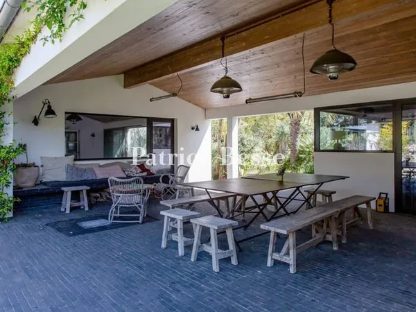 Maison 9 pièces 331 m²