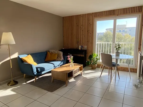 T2 meublé eau + chauffage inclus - place de parking La Hotoie