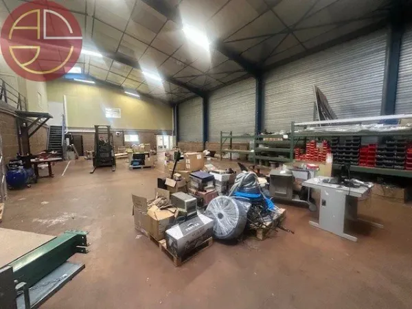 Local 1 pièce 650 m²