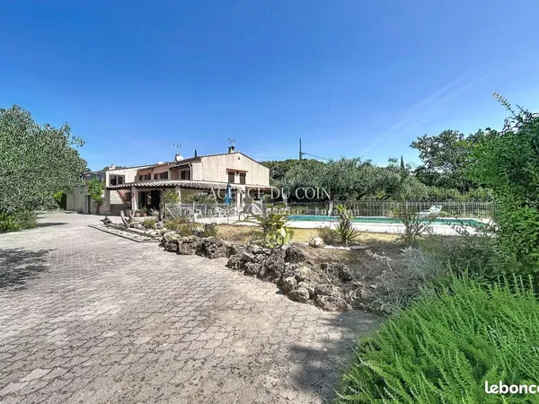 Maison 9 pièces 290 m²