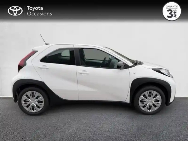 Toyota Aygo x 1.0 vvt-i 72ch dynamic s-cvt my24 — photo 9