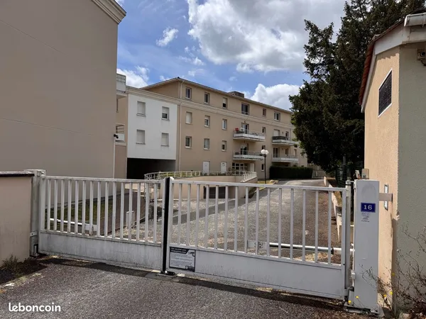 Place de parking aérienne dans résidence sécurisée