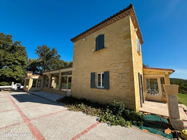 Belle propriete au coeur du perigord noire