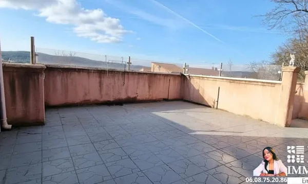 Gardanne-T4 avec extèrieurs, garage et vue panoramique