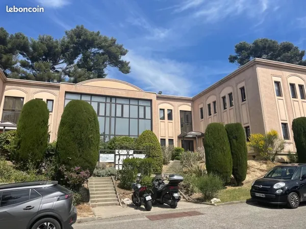 Bureaux 65 m²