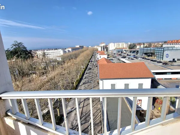 Bel appartement rénové, un T3 de 65 m2, proche de Marques Avenue et des commerces en centre ville de