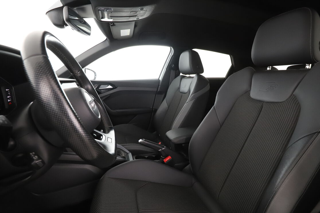 Audi A1 Sportback 30 TFSI S Line S Tronic 7 — photo 9