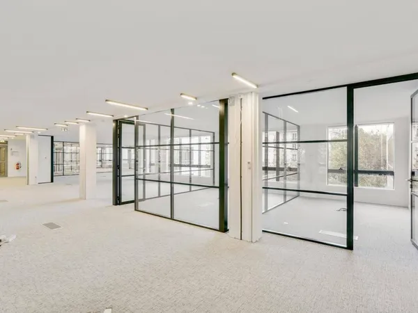 Bureaux 591 m²