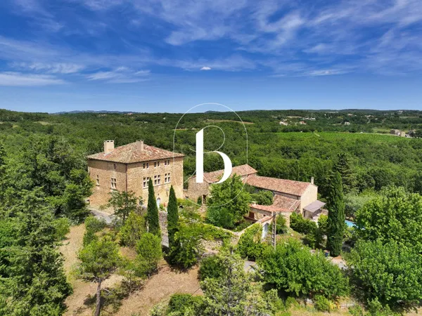 Château 16 pièces 700 m²