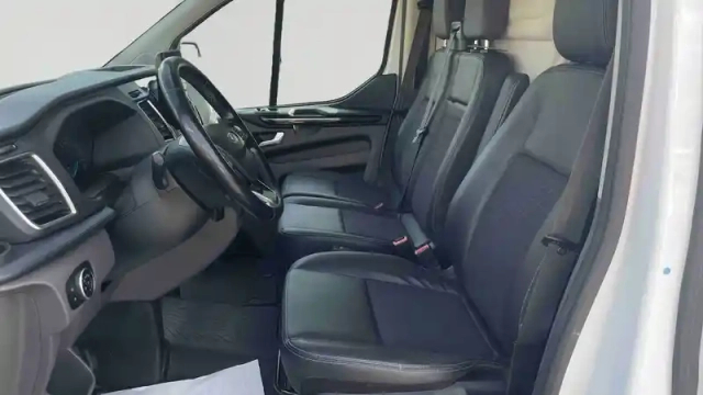 Ford Transit custom fourgon 290 l1h1 2.0 ecoblue 185 bva — photo 12