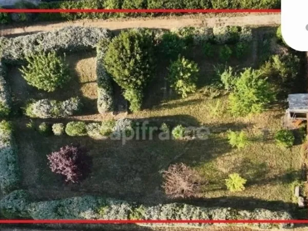 Terrain 850 m²