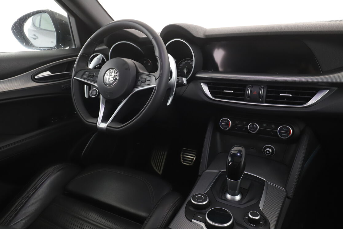 Alfa Romeo Stelvio 2.2 Diesel Q4 Super AT8 — photo 12