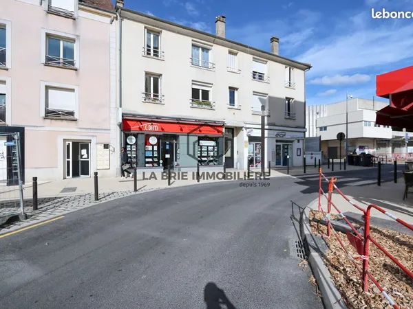 Local commercial 89 m² MELUN