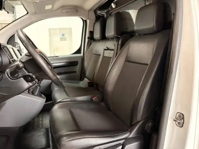 Toyota Proace medium 2.0 d-4d 140 business rc21 (16250?ht) — photo 12