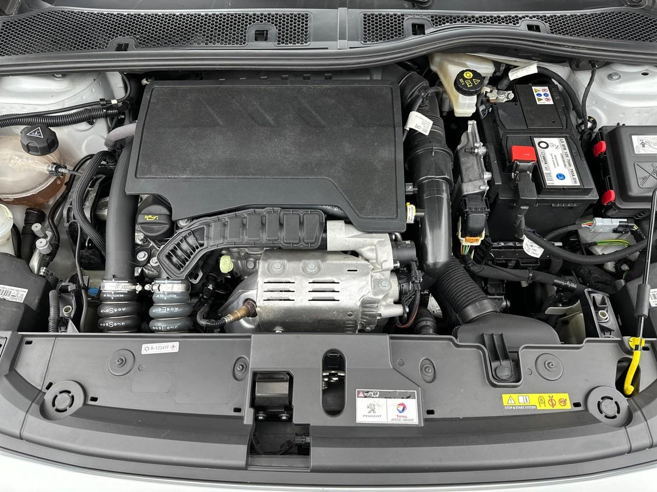 Peugeot 208 puretech 100 s&s eat8 gt — photo 13