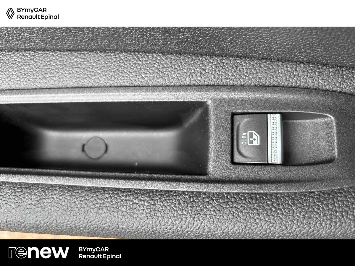 Renault Captur mild hybrid 140 — photo 24