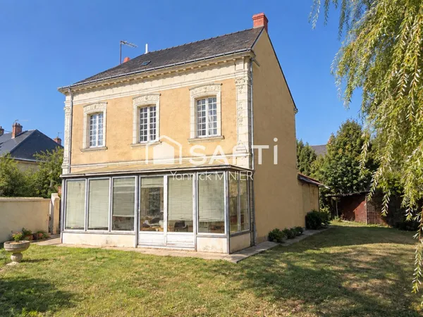 Maison ancienne au calme avec joli terrain clos