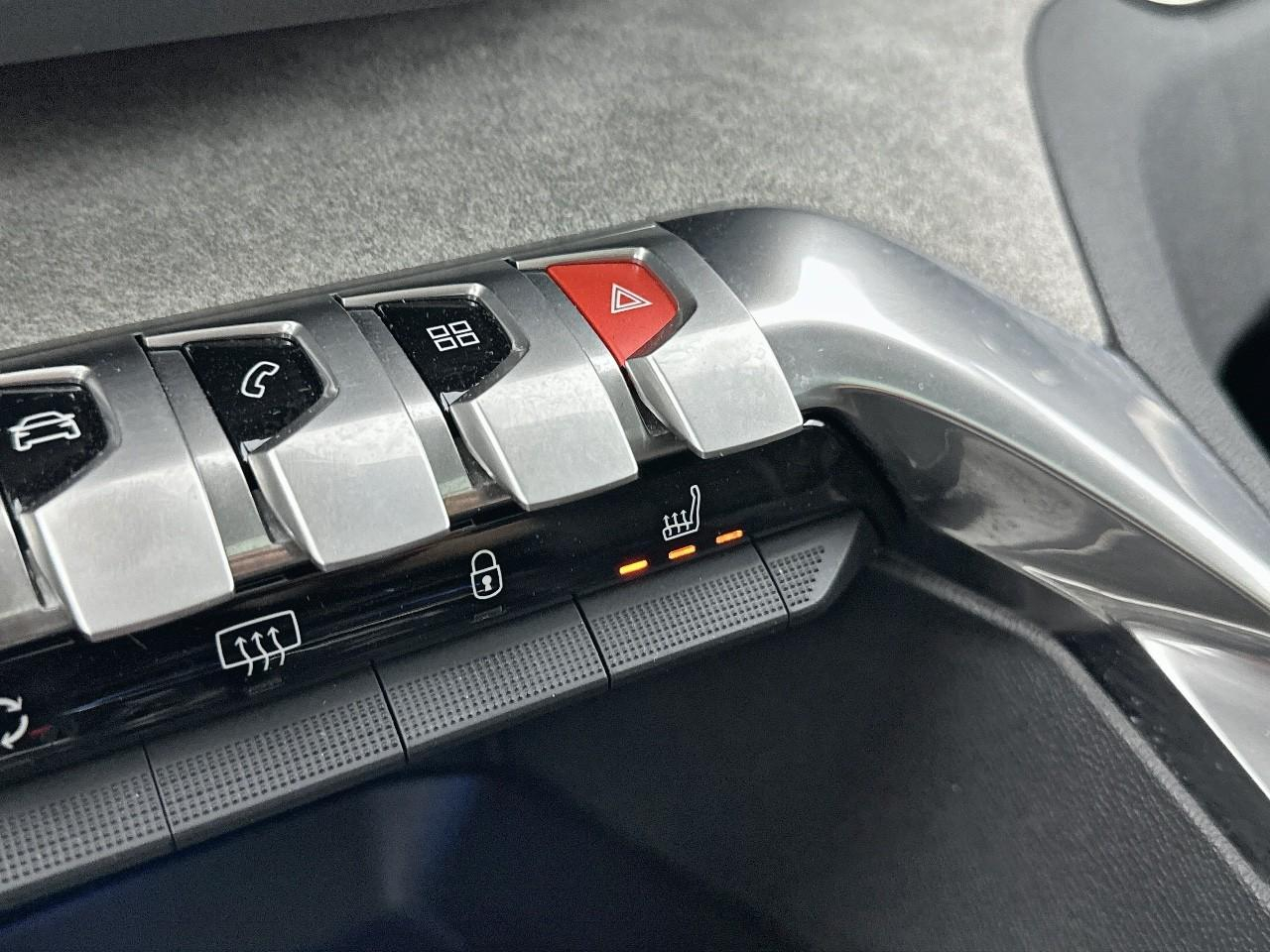 Peugeot 5008 puretech 130ch s&s eat8 gt pack — photo 31