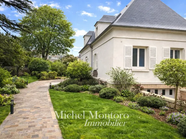 Propriété à vendre Saint-Germain-en-Laye - 7 chambres - 258.96