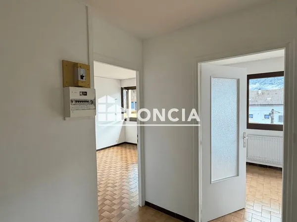 MARIGNIER : Appartement T2 + Cave + Garage