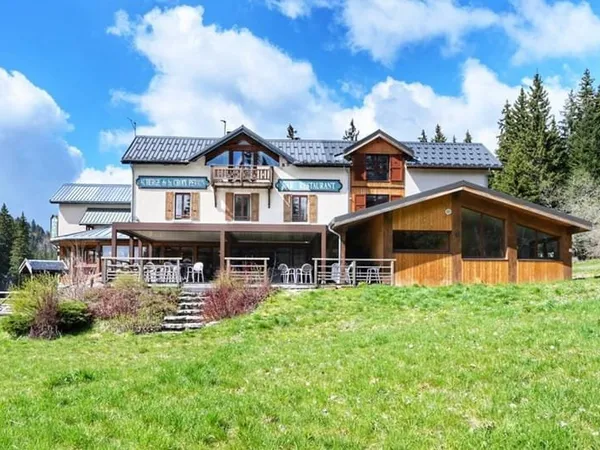 Commerce 748 m²