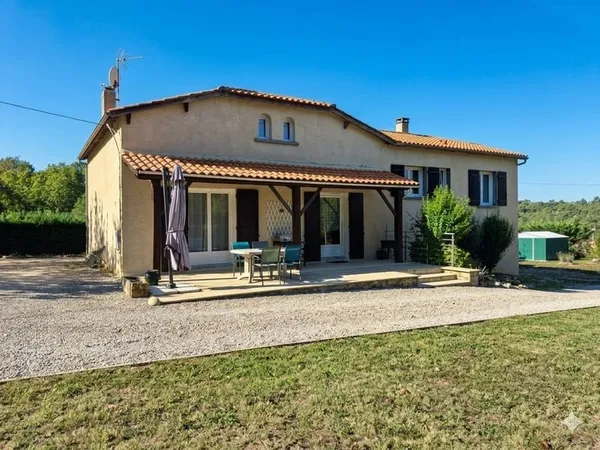 Maison 4 chambres avec garage et jardin au calme