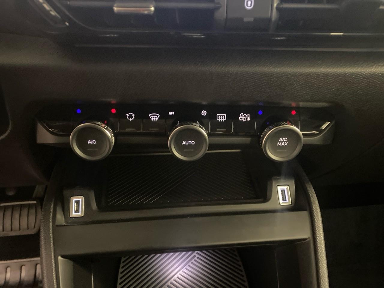 Citroën C4 X hybride 145 ch e-dcs6 plus — photo 24