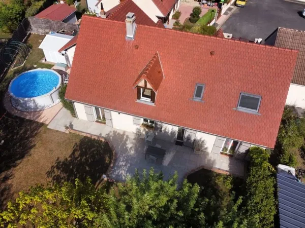 Maison de caractère ? 4 chambres, terrasse, piscine, jardin