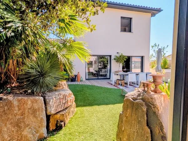 🏡 Villa contemporaine 2023 - Piscine - Sans vis-à-vis - 100 m²