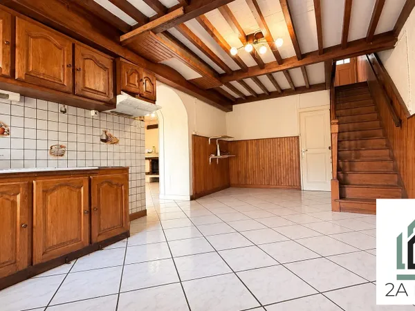 Maison 2 chambres - Double garage - Mitoyenne d'un coté
