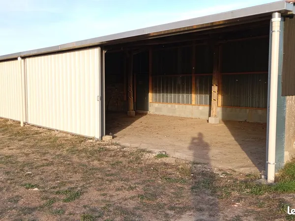 Location hangar