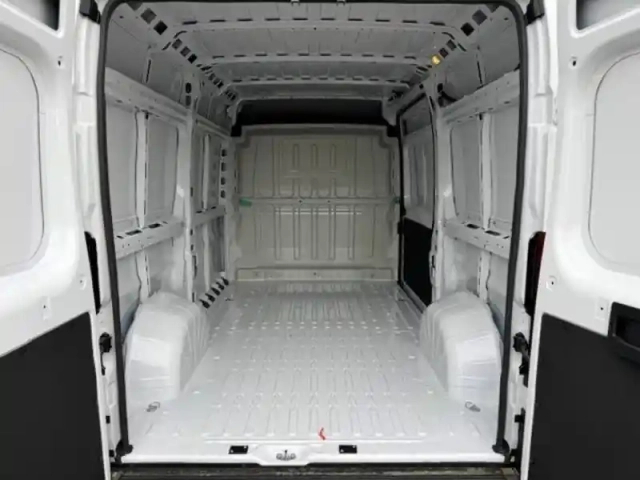 Peugeot Boxer fgn diesel 140 ch l2h2 3.5 t aut. — photo 6