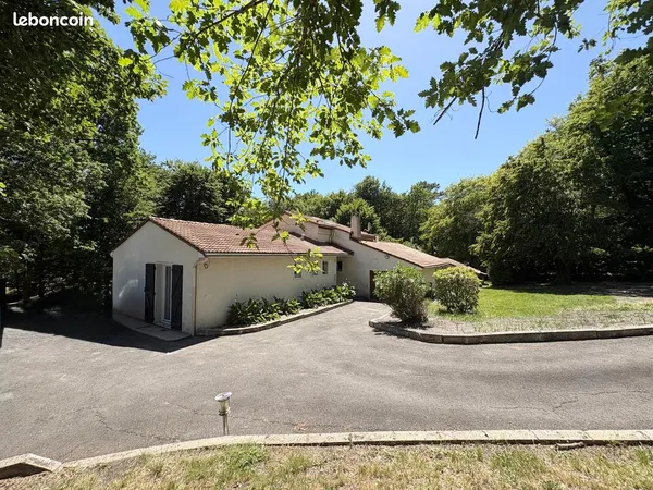 Maison dans site privilegie