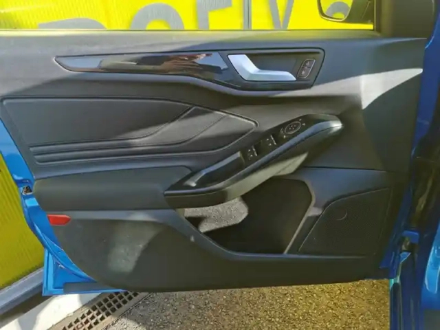 Ford Focus st-line 2.0 ecoblue 150 ch — photo 17
