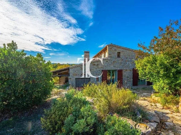 Maison 9 pièces 223 m²