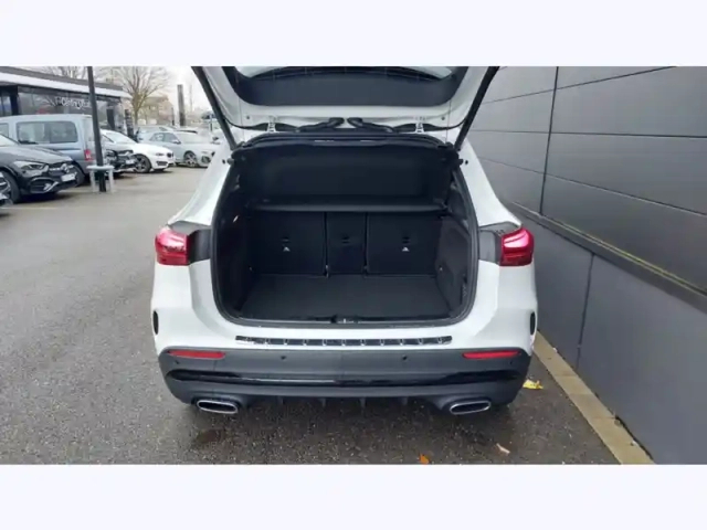 Mercedes Gla 250 e hybrid eq — photo 12