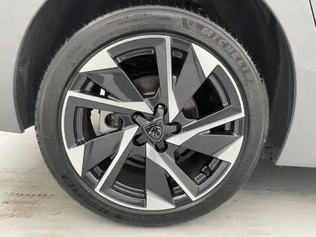 Peugeot 308 hybrid 145 e-dcs6 — photo 10