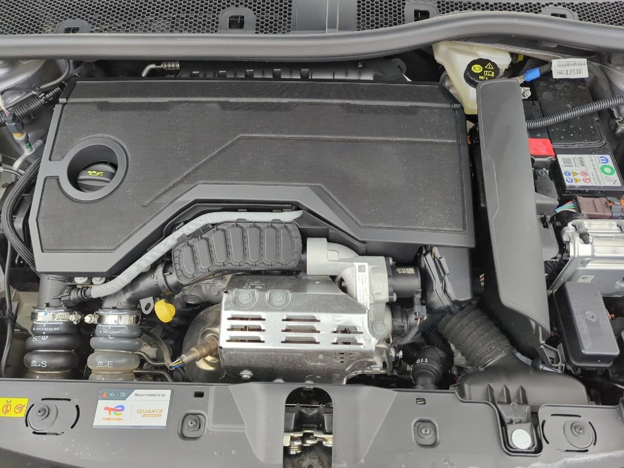 Peugeot 2008 hybrid 145 ch e-dcs6 allure — photo 16