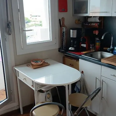Studio meublé 4em étage avec ascenseur belle vue accès direct à la mer grand parking sécurisé + gran