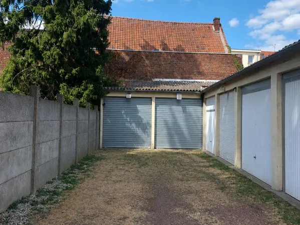 Grand garage sécurisé