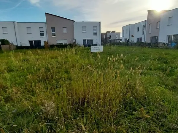Vends terrain à bâtir