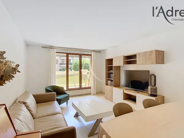 PUTEAUX/ Proche la Défense - Appartement 3 pièces de 70m² avec 2 Terrasses, Cave et Parking