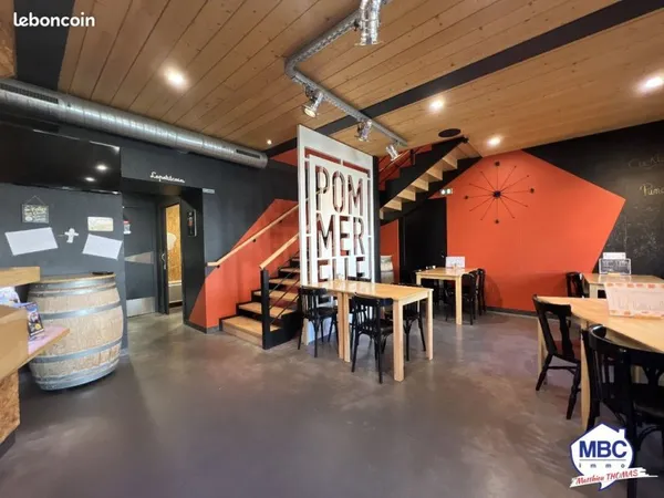 Café, restaurant 140 m² MAUGES-SUR-LOIRE