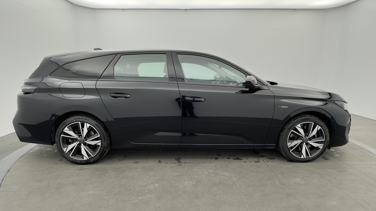 Peugeot 308 SW PHEV 180 e-EAT8 — photo 6