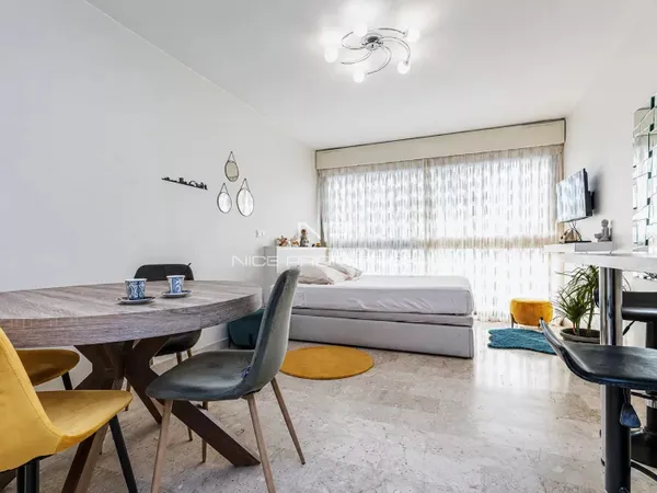 Carré d'or, à 2 pas de la Promenade, Superbe studio rénové ,