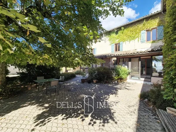 Maison avec dépendances