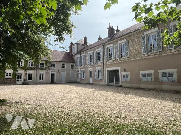Maison 11 pièces 440 m²