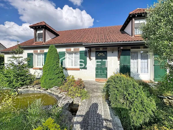 Maison familiale de 7 pièces avec garage attenant + atelier + carport
