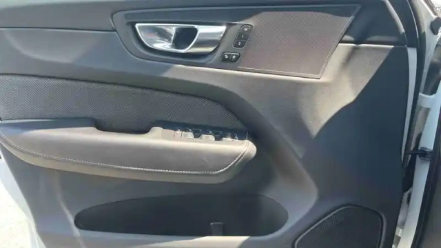 Volvo Xc60 t6 recharge awd 253 ch + 145 ch geartronic 8 — photo 25