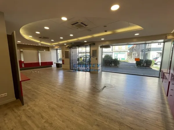 Local commercial de 194 m2 - Centre ville Lure 70200